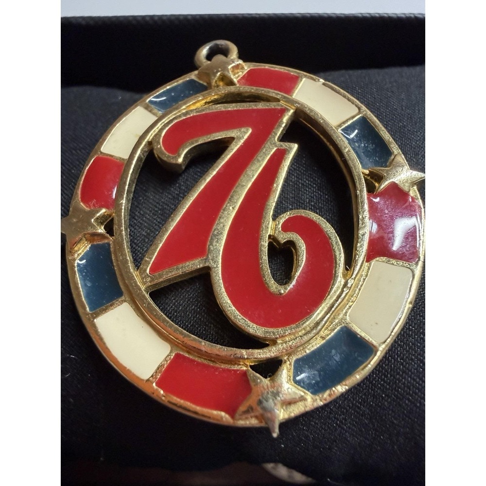 1976" BICENTENNIAL PENDANT NECKLACE, Enamel on Goldtone, Signed
